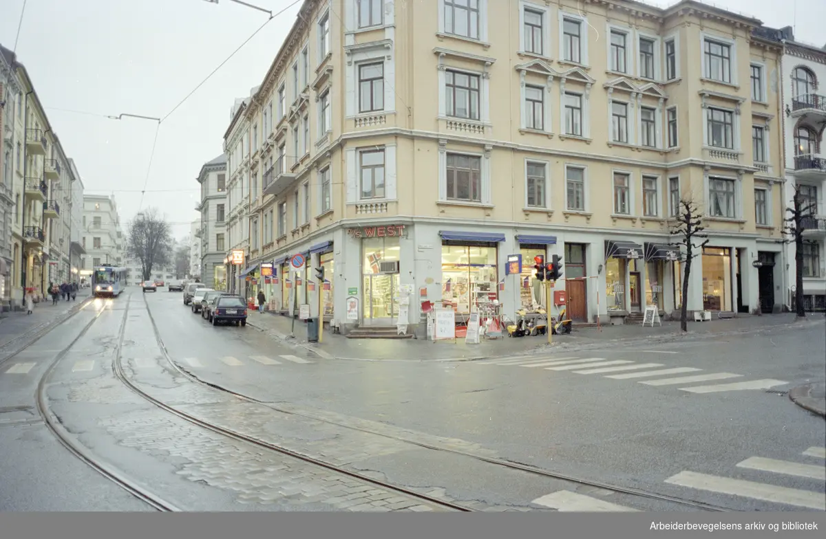 Frognerveien. Niels Juels gate 40 på hjørnet av Frognerveien. Januar 1996