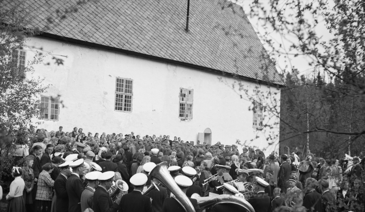 Avduking av minnesmerke ved Østre Gausdal kirke