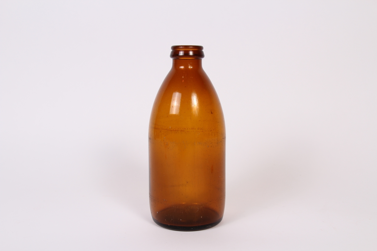 Brun melkeflaske i glass. 1 liter.