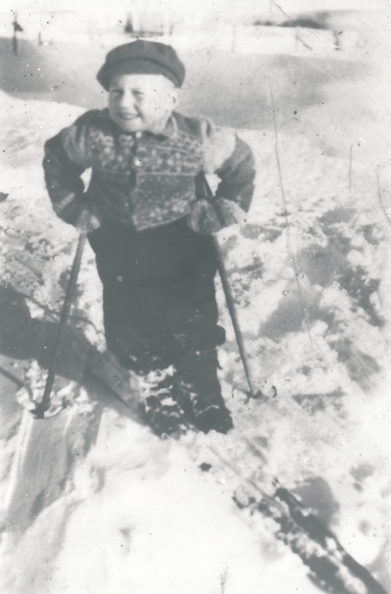 Bjørn Nilsen på skitur, Vasshaug, Lenvik 1930-40