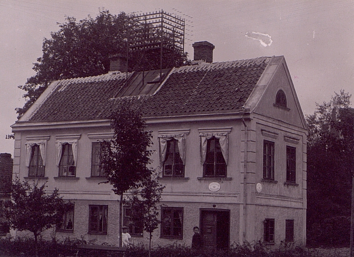 Sölvesborg telefonnät och stationer omkr. 1900. Telefonstation med telefontorn på taket.