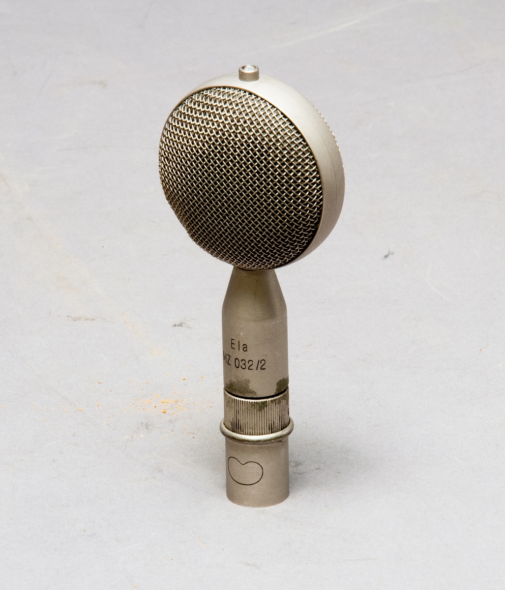 Mikrofonkapsel ELA MZ 032/2 nr1233 i etui tillhör mikrofonförstärkare ELA MZ 028/1.