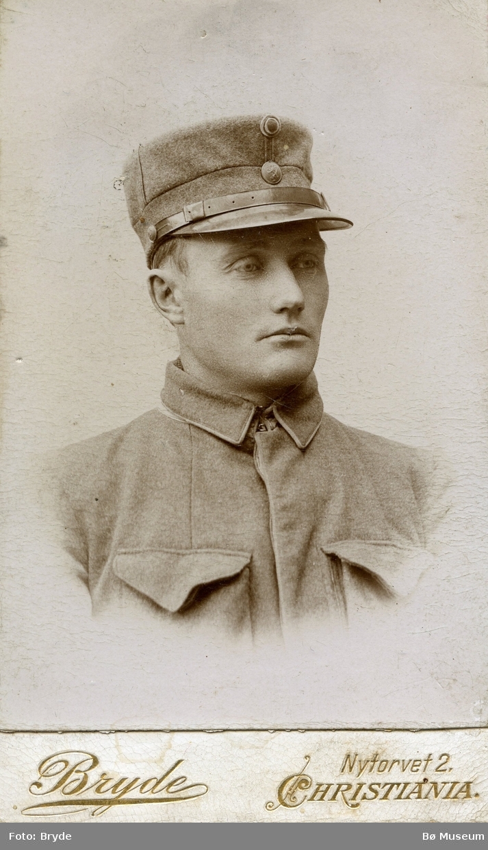 Portrettfoto av soldat