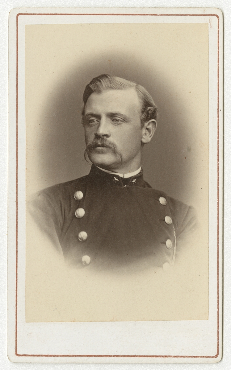 Porträtt av Karl August Laurell, underlöjtnant vid Värmlands regemente I 22.

Se även bild AMA.0021824.