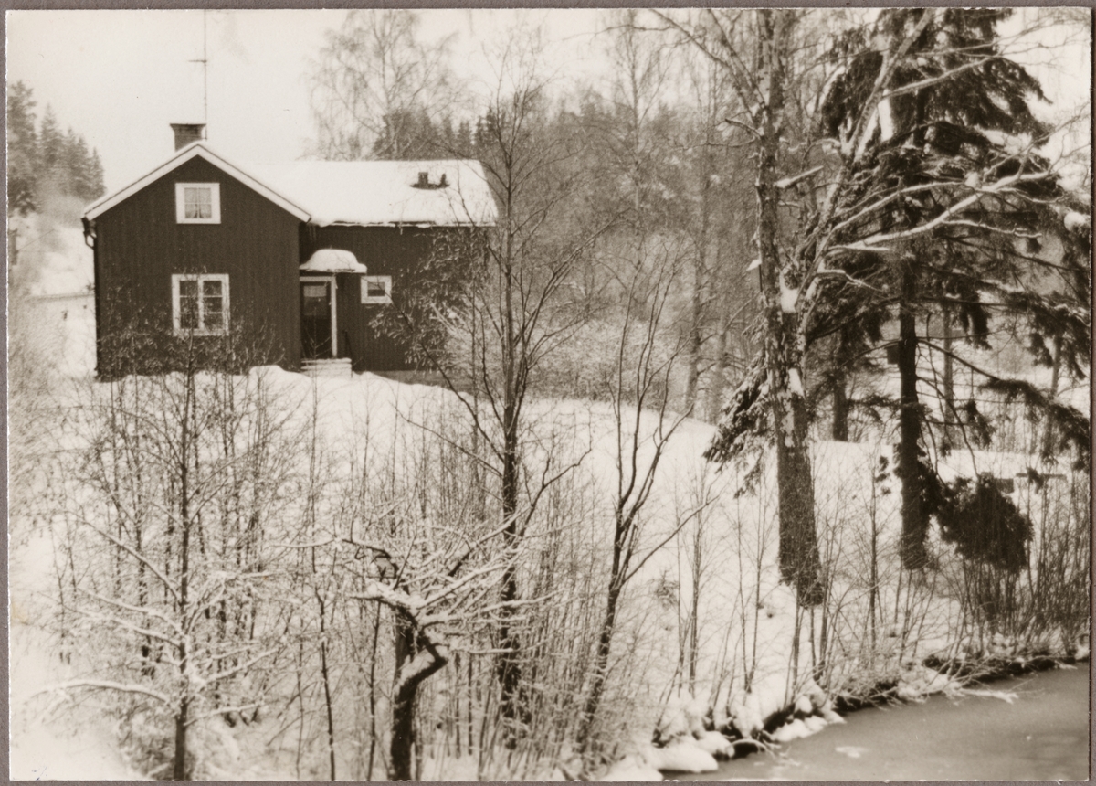 Banvaktstuga Sundet som blev fritidsanläggning. Huset ligger på linjen mellan Ställdalen och Kopparberg.