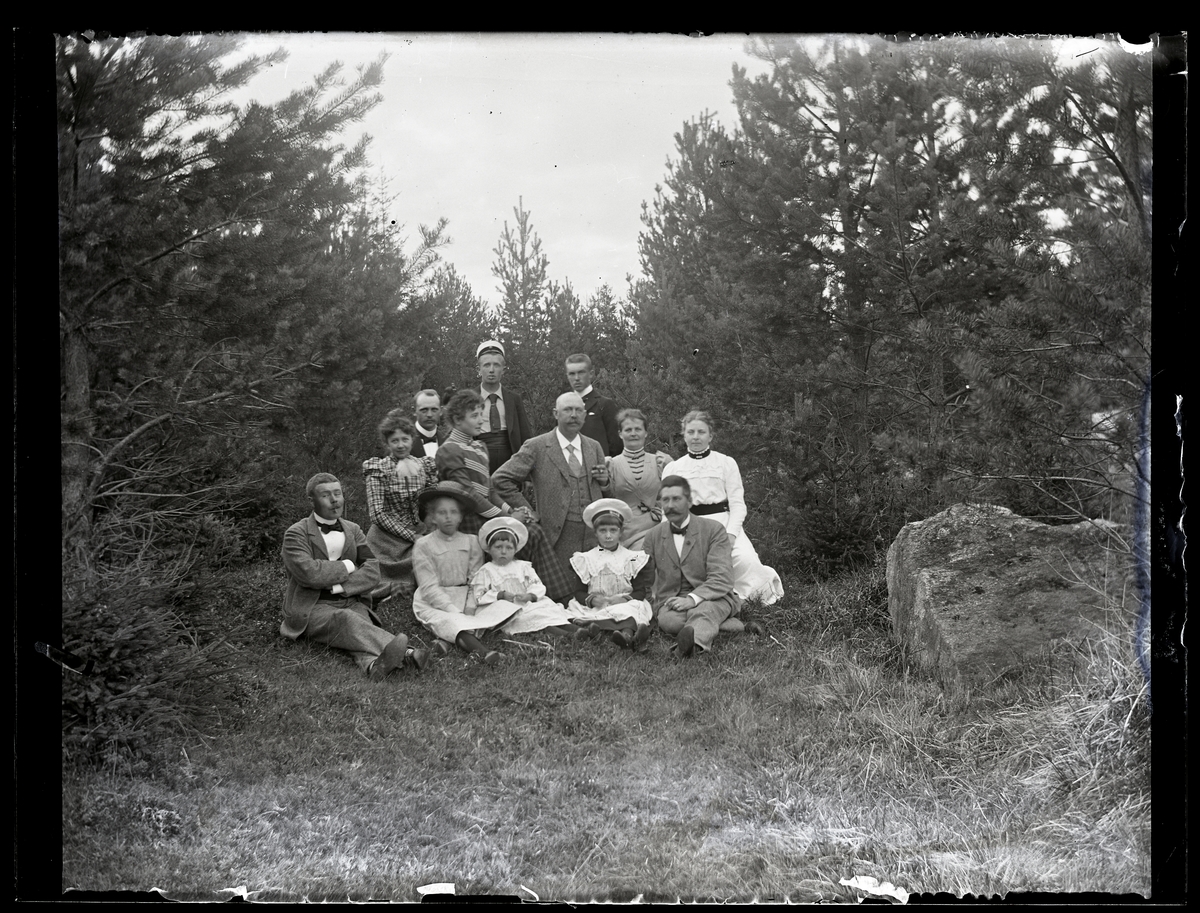Fotografi av familjen i skogen, Riddarhyttan.