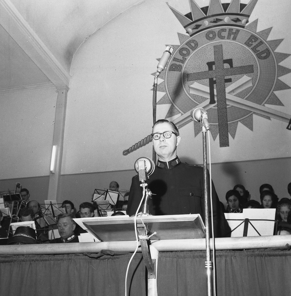 Gudstjänst från Frälsningsarmén.
30 december 1958.