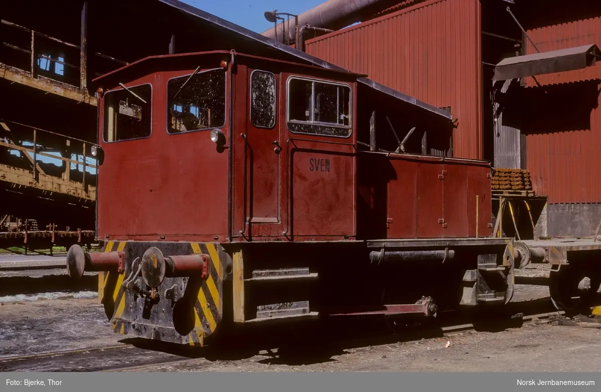 Norsk Jernverks diesellokomotiv "SVEN" på jernverksområdet