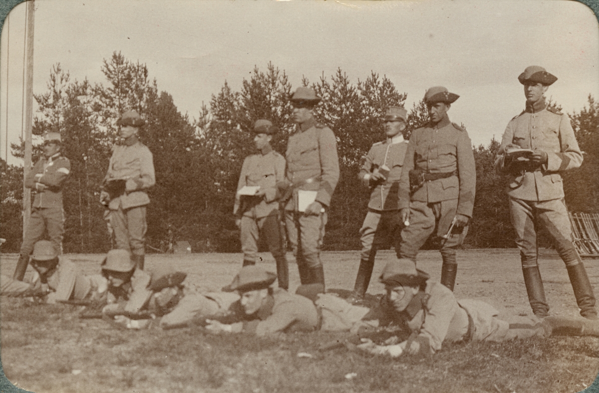 Soldater på skjutfältet.