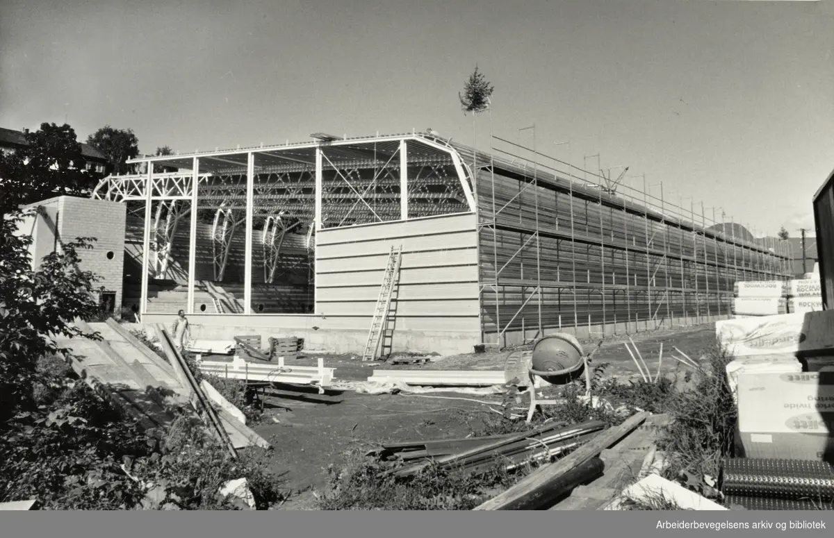 Jordal Amfi idrettsplass. Byggingen av ny ishall. September 1988