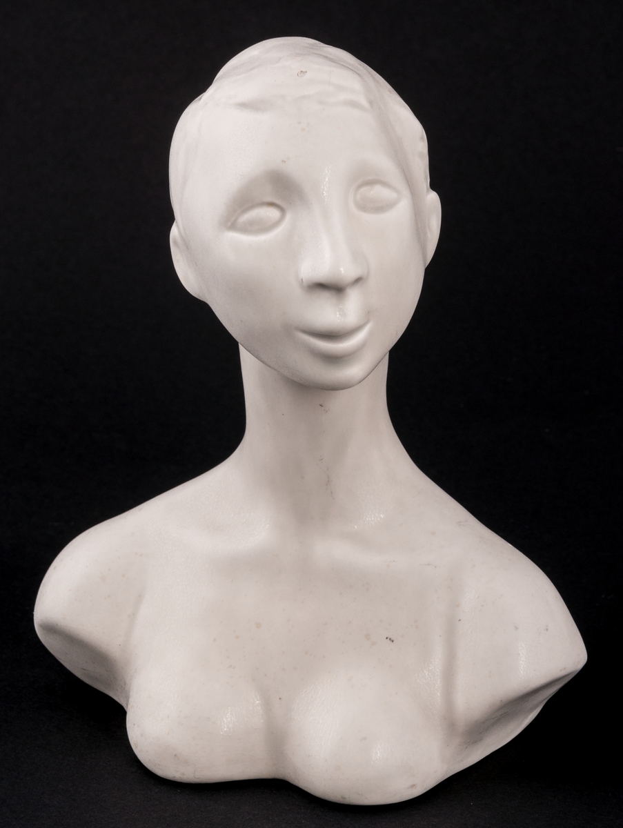 Figurin i flintgods, titel Tina. Vitglaserad kvinnobyst. Formgiven av Dorothy Clough 1959.