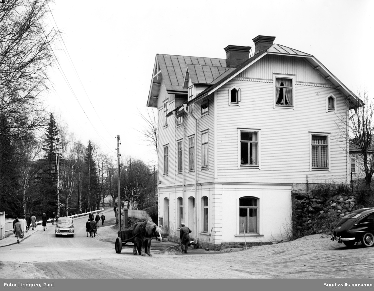 Nygatan 41. Här bodde fotograferna Maria Kihlbaum och Ester Näslund (med föräldrar). Maria i övre lägenheten högst upp och Ester i lägenheten på andra våningen.