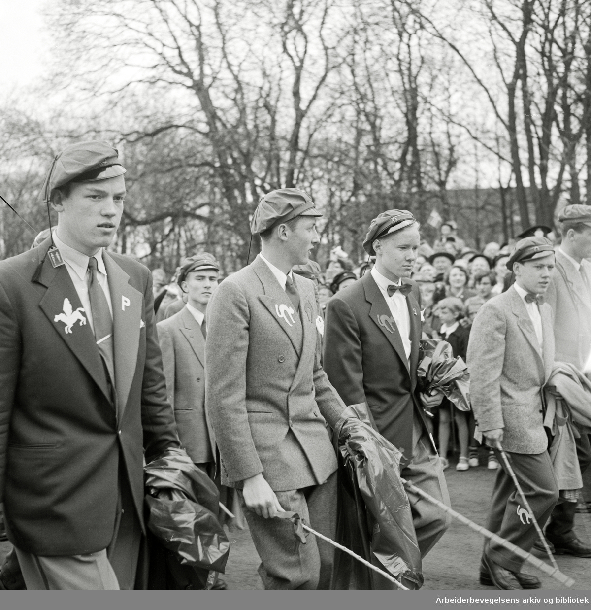 Prins Harald (Nr. 2 fra venstre). Russefeiring. 17. mai 1955.