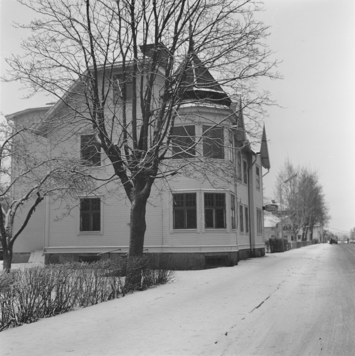 Tierpshus rivs - plats för nya skolan, Uppland, januari 1972
