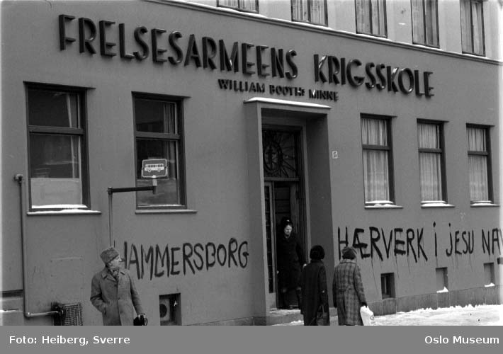 Frelsesarmeens krigsskole, tagging, slagord mor riving av Hammersborg skole, mennesker