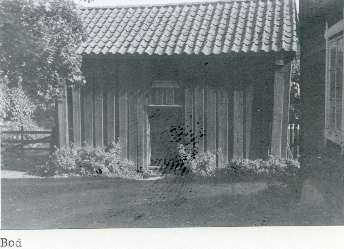 Vallby, Västerås.
Östergården, bod, 1933.