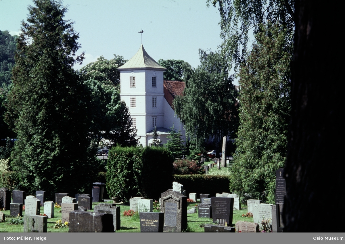 Gamlebyen gravlund, gravstøtter, Gamlebyen kirke