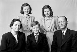Lærer Olav Haave med familie