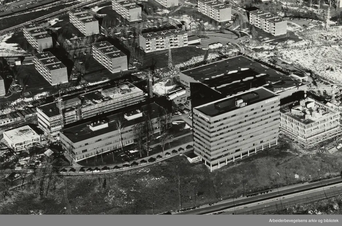 Linderud. De nye byggene til Siemens. Mars 1982