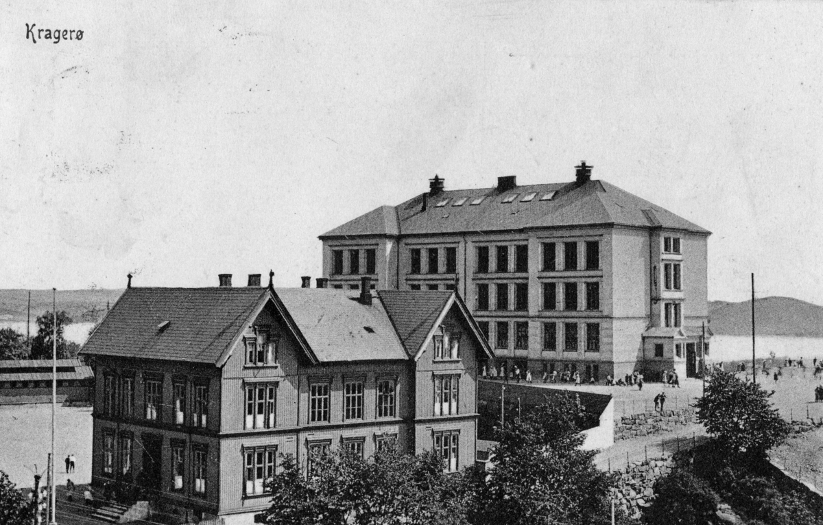 Kragerø Borgerskole og Middelsskolen. Postkort. Ca.1912