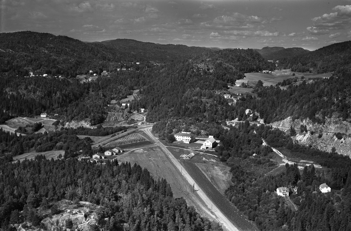 Flyfotoarkiv fra Fjellanger Widerøe AS, fra Porsgrunn Kommune. Eidanger. Fotografert av E. Jaquet 27.07.1963.