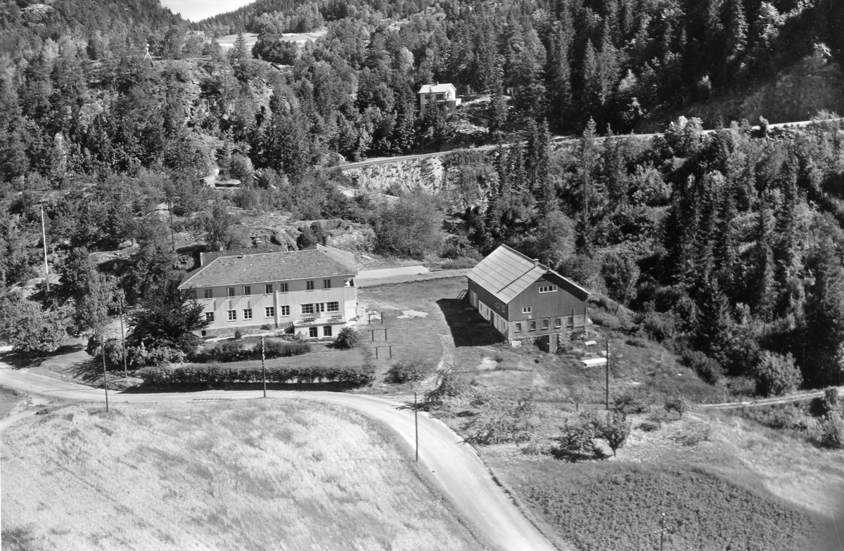 Flyfotoarkiv fra Fjellanger Widerøe AS, fra Porsgrunn Kommune. Lillegården Offentlige spesialskole åpnet 1959. Fotografert 08.08.1959. Fotograf J Kruse