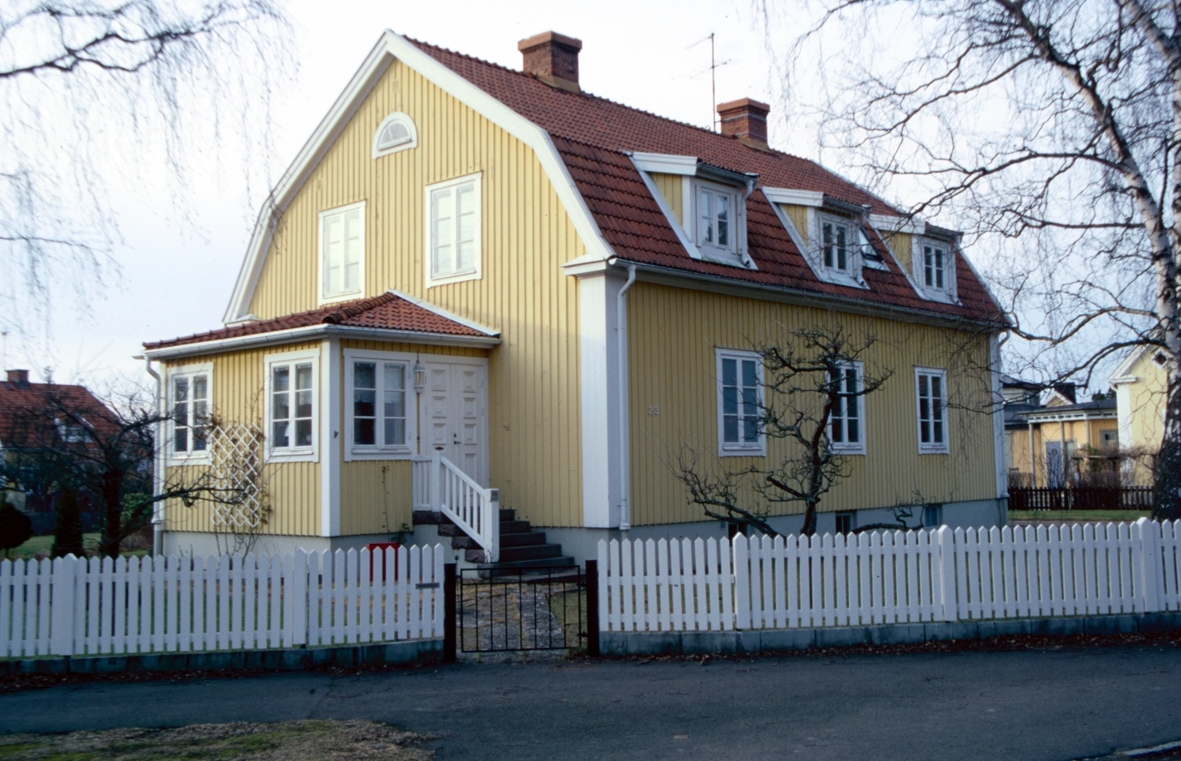 Fastighet på Skalbaggen 12, Tallhagen.
