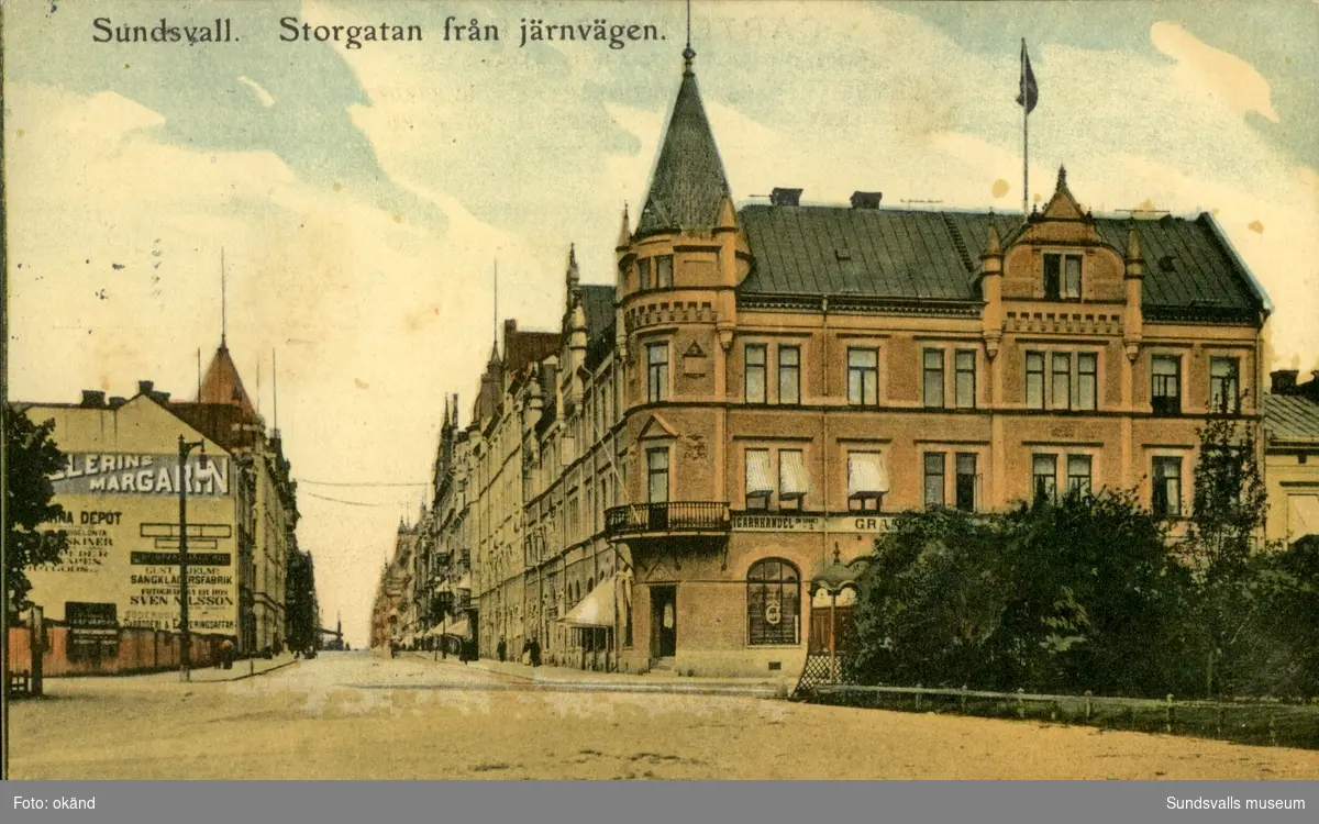 Vykort med motiv över Storgatan i Sundsvall.