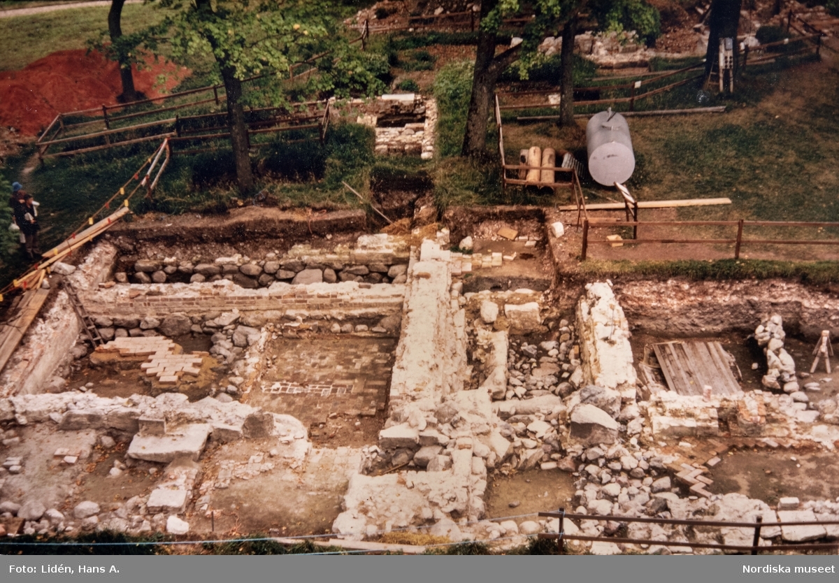 Arkeologiska undersökningar 1972-1974 av Julita kloster vid nuvarande Julita gård.
