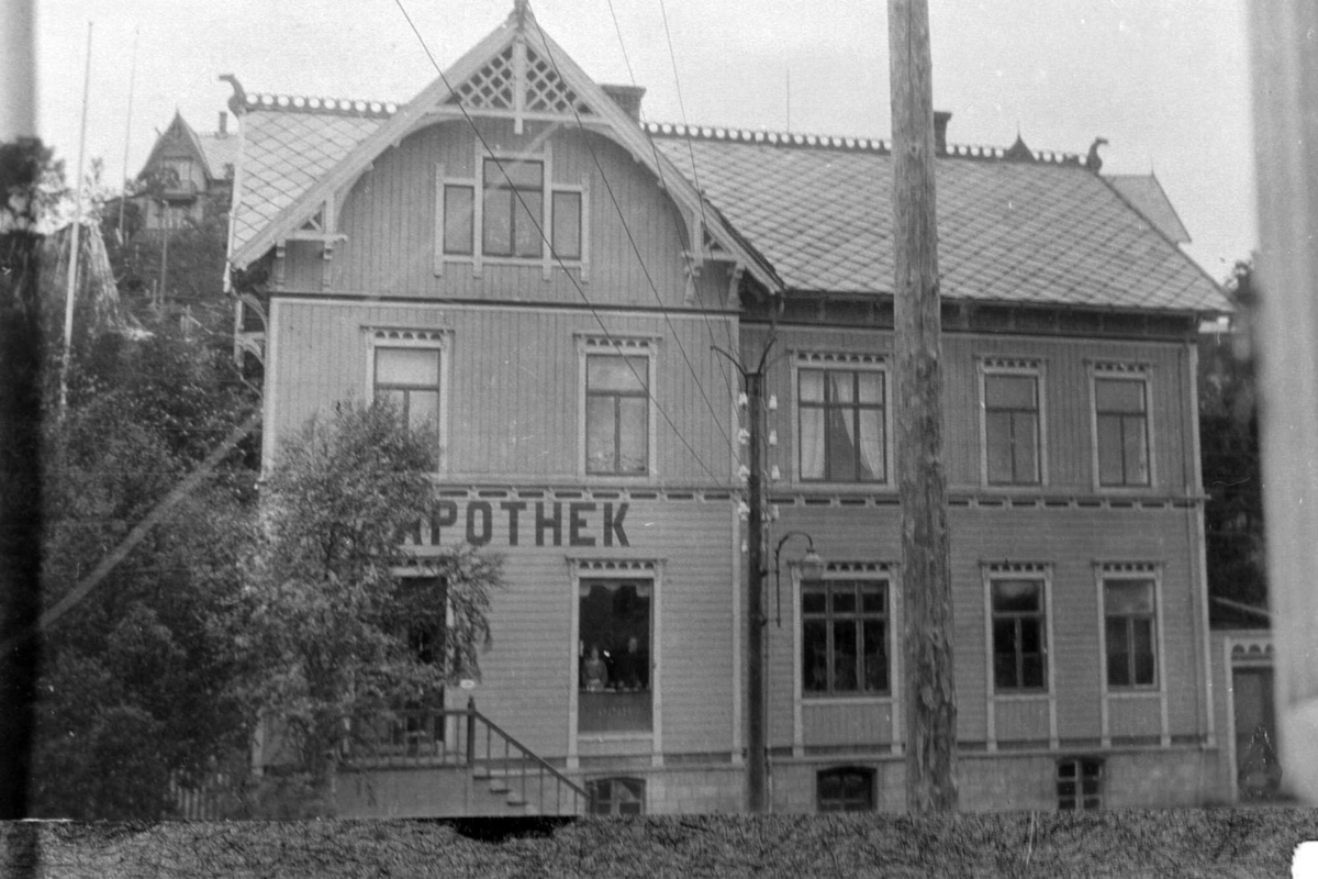 Fasaden på Harstad apothek.