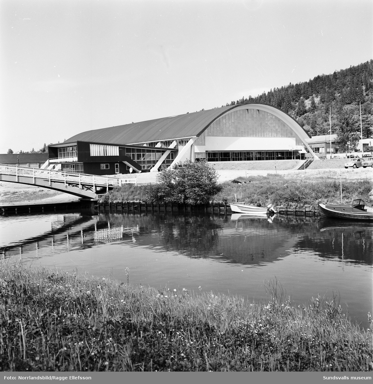 Exteriörbilder av den nybyggda Sporthallen i Sundsvall.