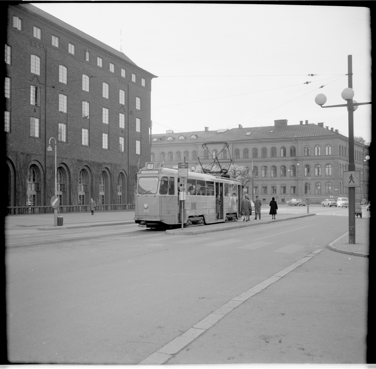 Aktiebolaget Stockholms Spårvägar, SS A27 498 "mustang" linje 1 Norrmalmstorg - Rosenlund vid hållplats Stadshuset.