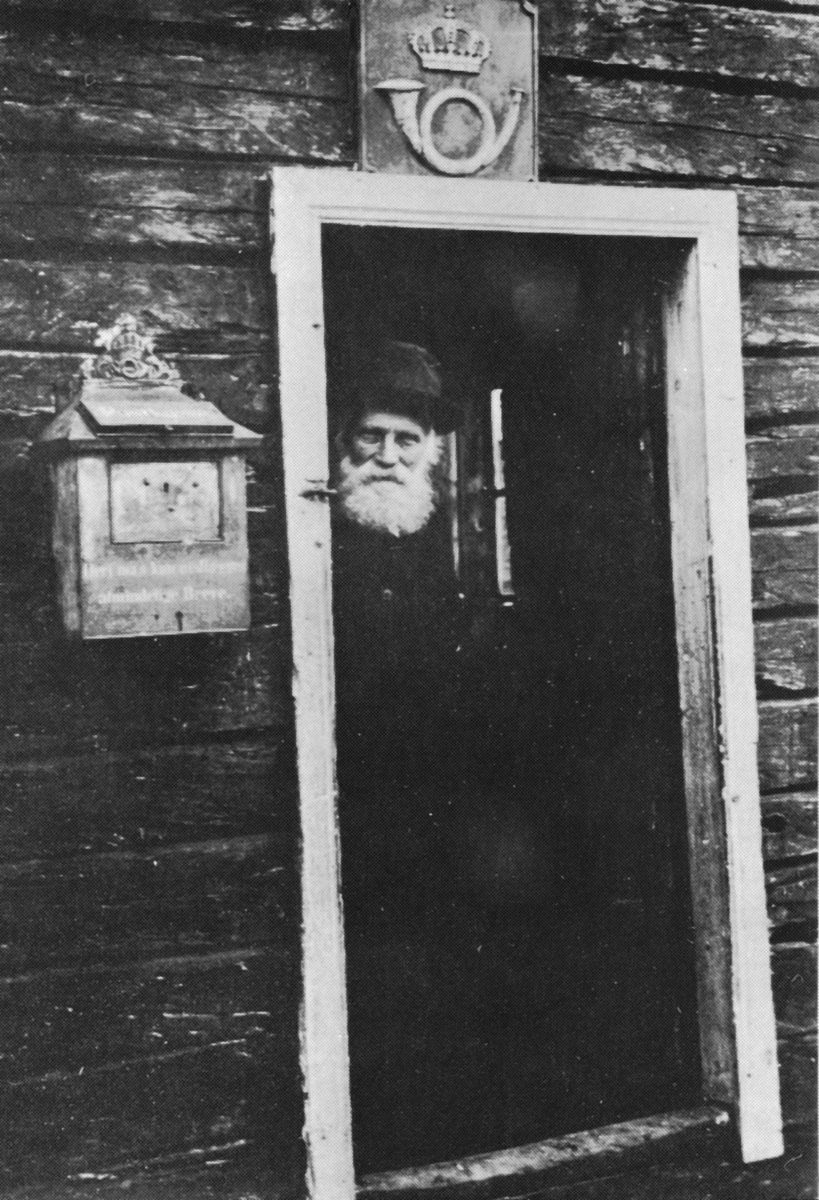 Portrett av poståpner Hans Petter Figenschou i Kirkenes