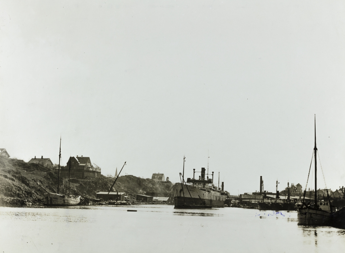 Haugesjøen sett mot sydøst, ca. 1920.