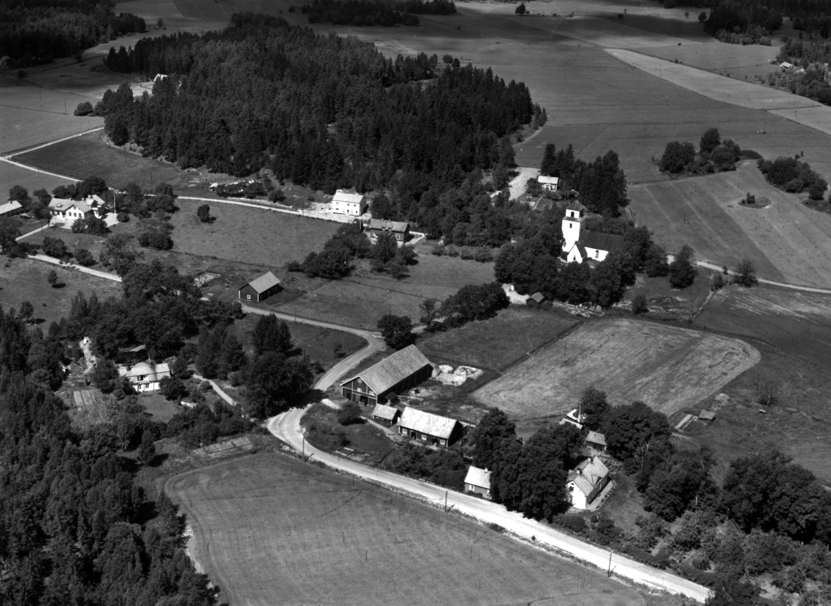 Flygfoto över Häggeby, Häggeby socken, Uppland 1952