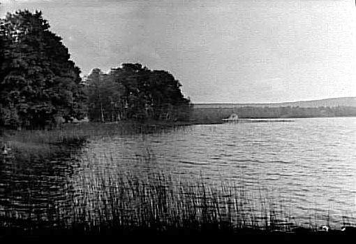 Vy över Flämsjön sedd från Remningstorp.
Fototid: september 1930.