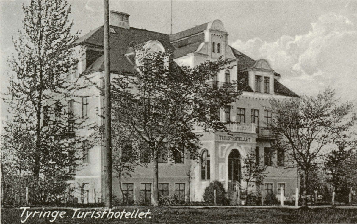 Text i fotoalbum: "Beredskapstjänst april-okt 1940 vid Fältpost. Tyringe turisthotellet".