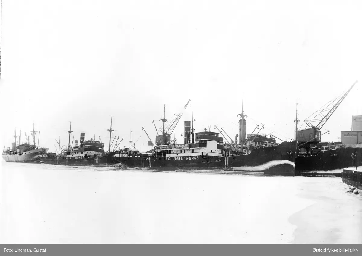 Skip ved kai,  Værlebrygga i Moss 2. februar 1941. Dampskipene ved kai er fra venstre Olea (?) Norge,  Vela, Columba Norge.