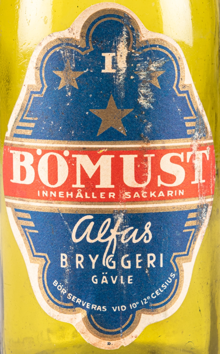 Ölflaska av brunt glas. Etikett: Bömust, Alfas bryggeri, Gävle.