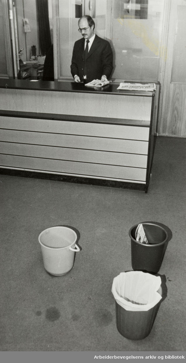 Regjeringsbygget. Vannlekkasje på Gro Harlem Brundtlands kontor. September 1981