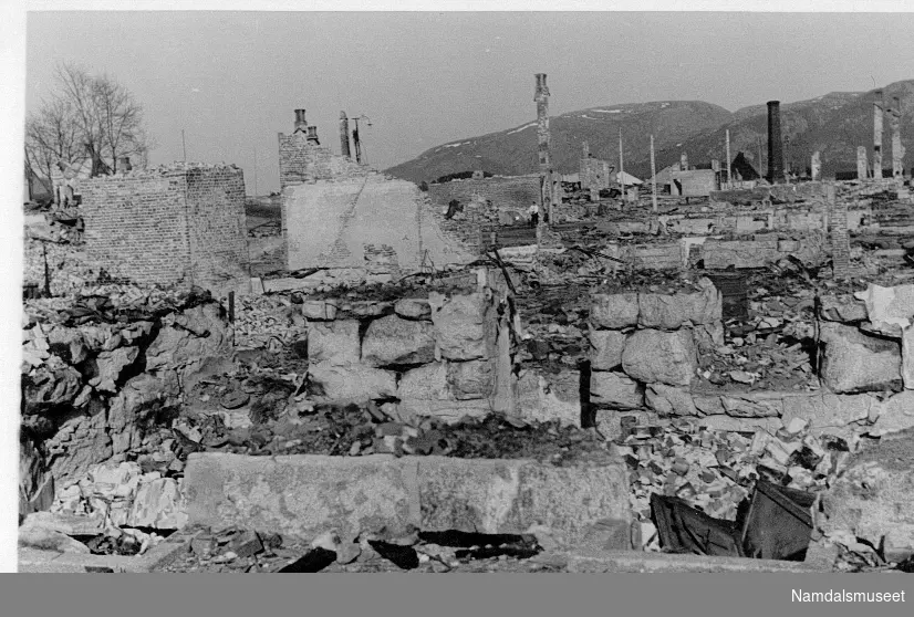 Etter bombingen av Namsos.