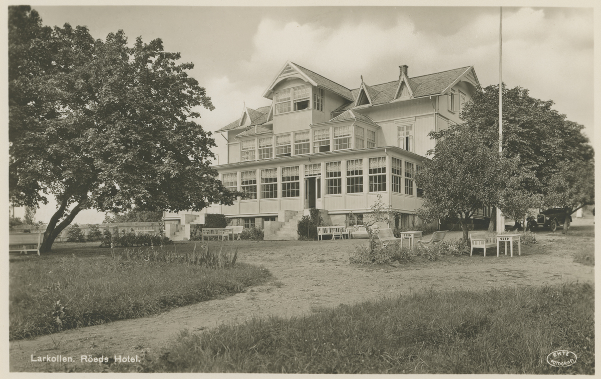 Røeds Hotel, Larkollen, postkort, ca. 1940.
Tekst på bildet: "Larkollen. Röeds Hotel. / Ekte fotografi".