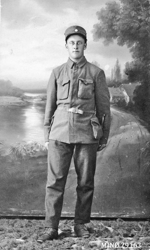 ung soldat Håkon Øien f. 1901. Falt i krigen 27/4-1940, Lilleholmen gard i Folldal