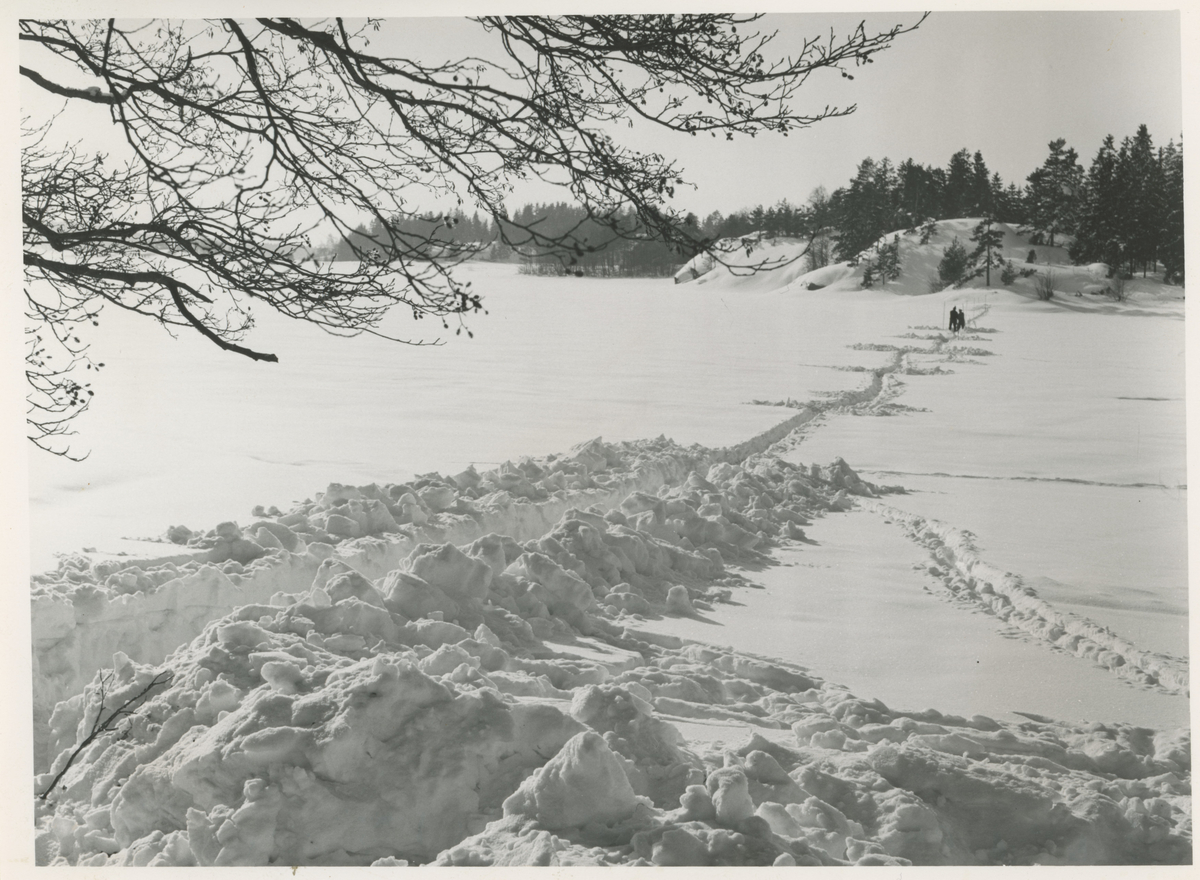 Forarbeider for ny Rødsund-bro, vinter, ca. 1960.
