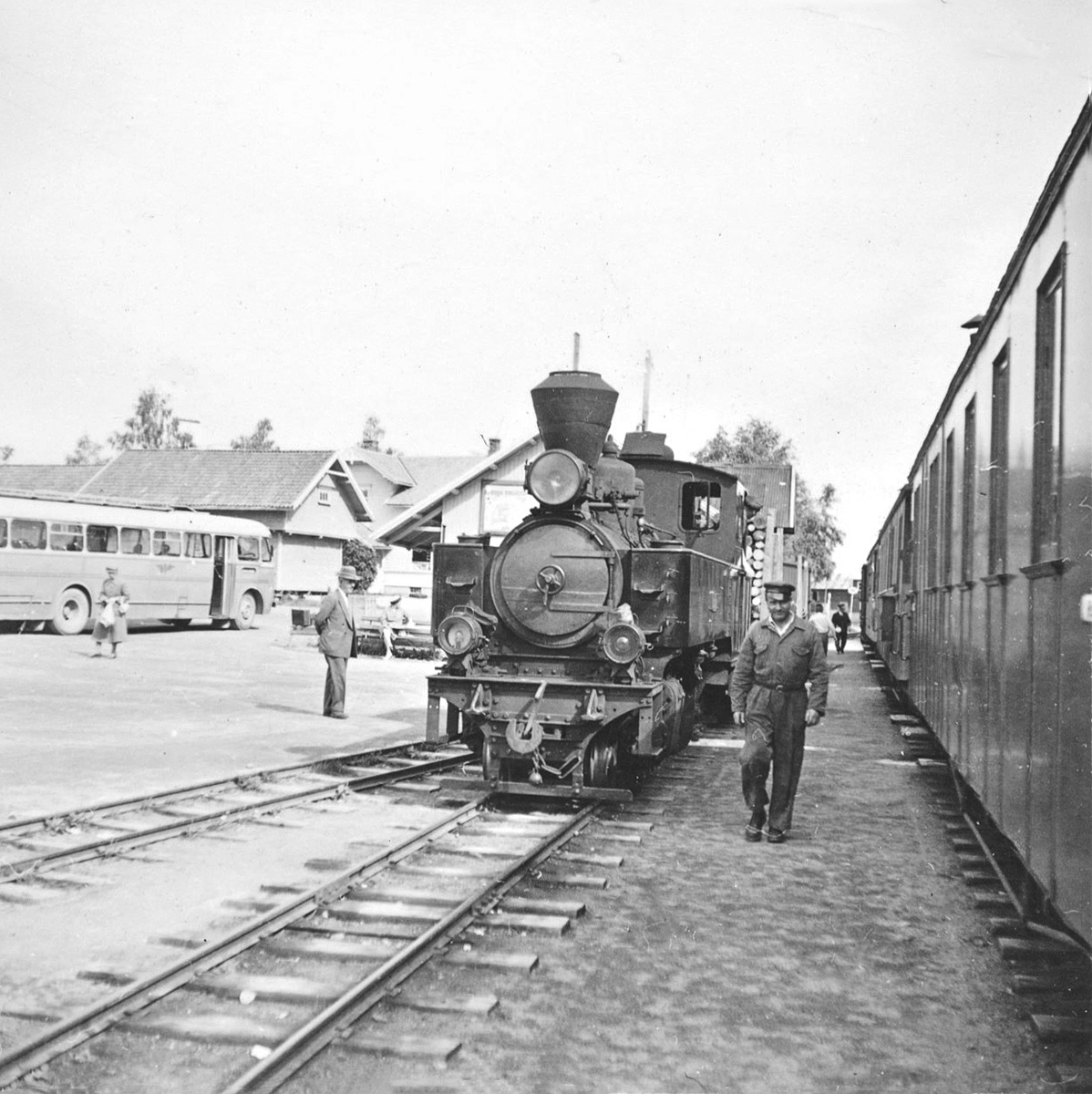 Skifting med damplokomotiv XXIXb nr. 7 PRYDZ på Bjørkelangen stasjon