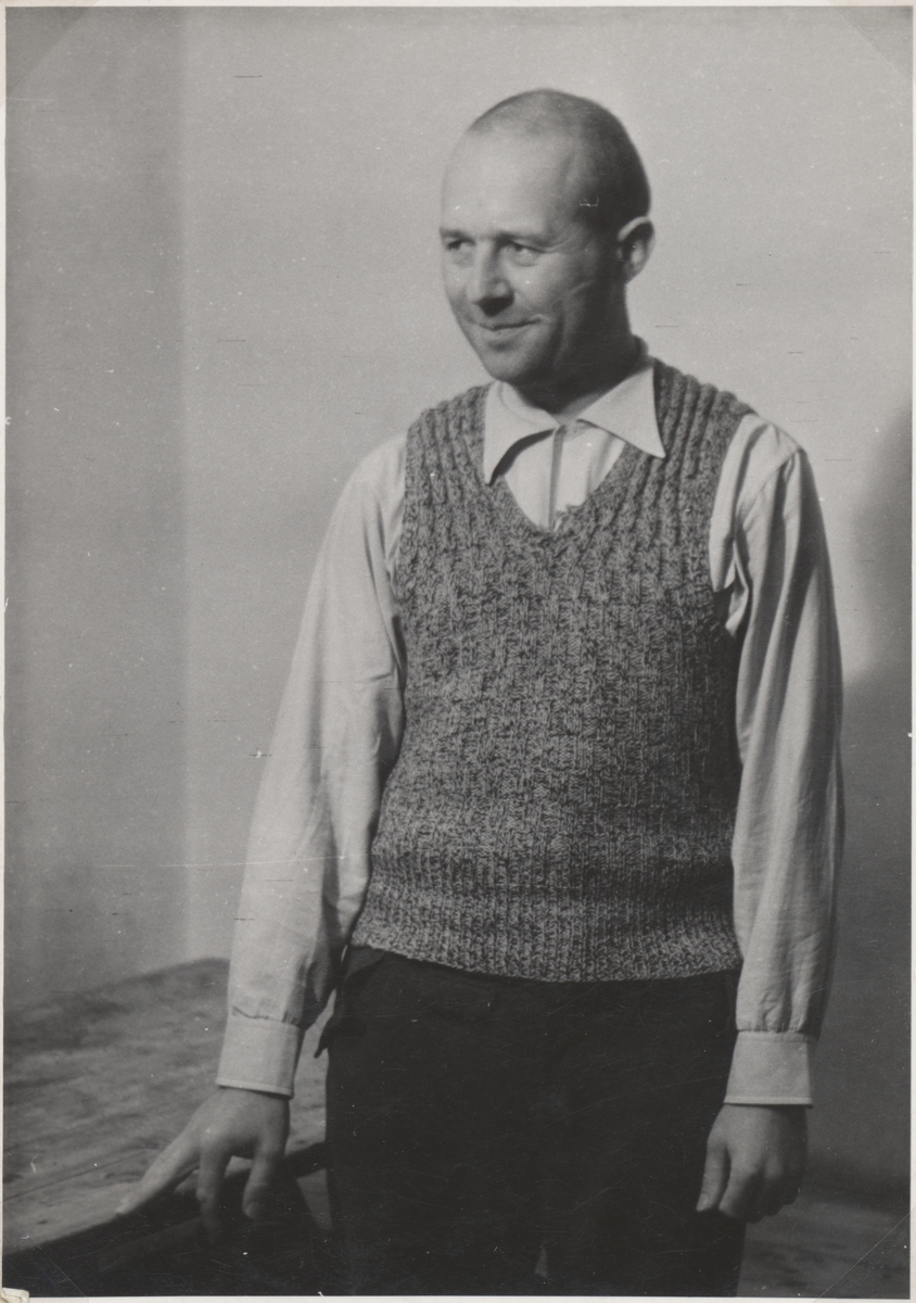 Gerhard Friedrich Ernst Flesch (f. 1909 i Posen, d. 1948) fotografert i fengsel en gang mellom 1945 og 1948. Bildet er trolig tatt i Trondheim.