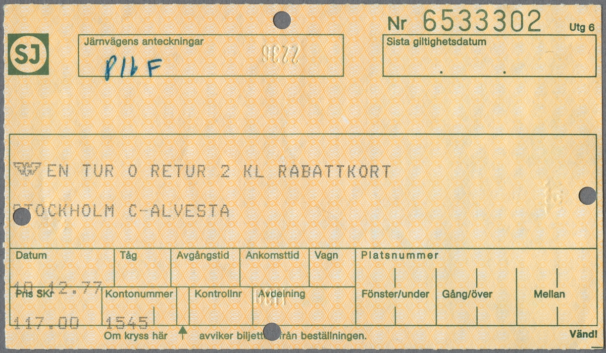 En tur- och returbiljett i 2:a klass, rabattkort, för sträckan Stockholm C till Alvesta. Priset för biljetten är 117 kronor.  Upptill finns "816F" handskrivet med kulspetspenna. På baksidan finns reseinformation i grön text. Biljetten är klippt.