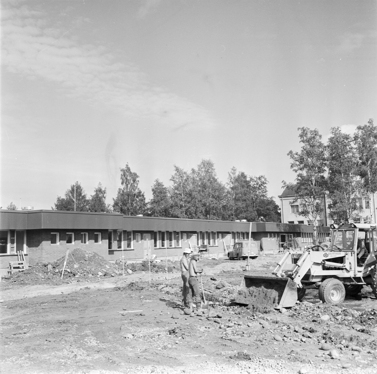 Slutspurt på Tierps nya skola, Uppland 1972