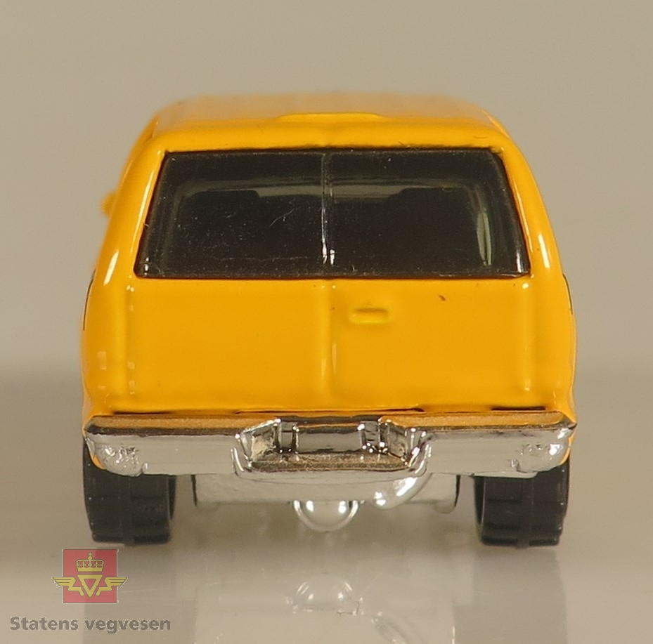 Primært gul modellbil laget av metall. Skala: 1:67