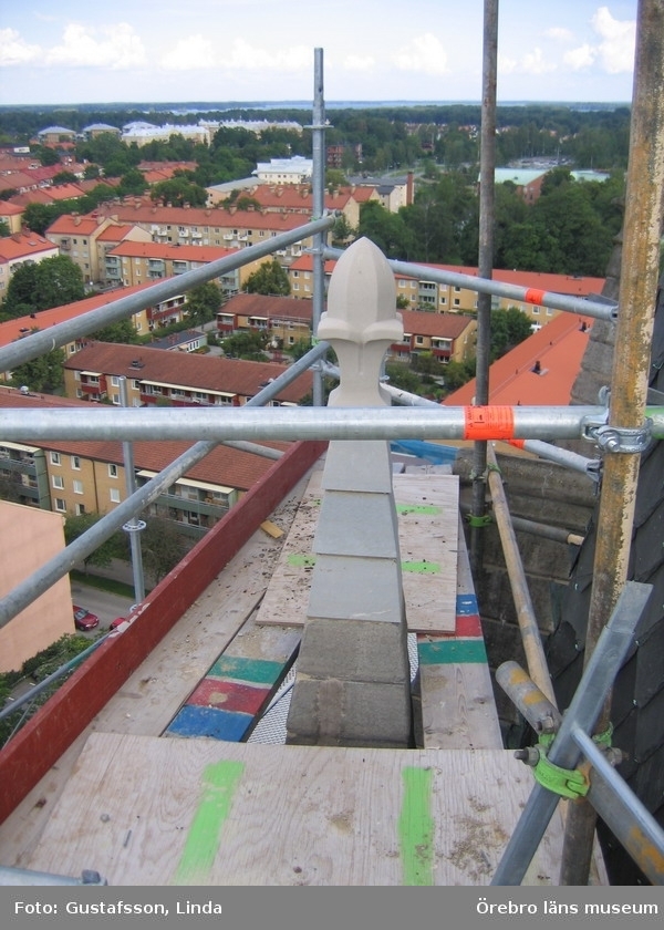 Renoveringsarbeten av tornfasader på Olaus Petri kyrka (Olaus Petri församling).
Delar av fialen är utbytt, östra tornet.
Dnr: 2008.230.065
